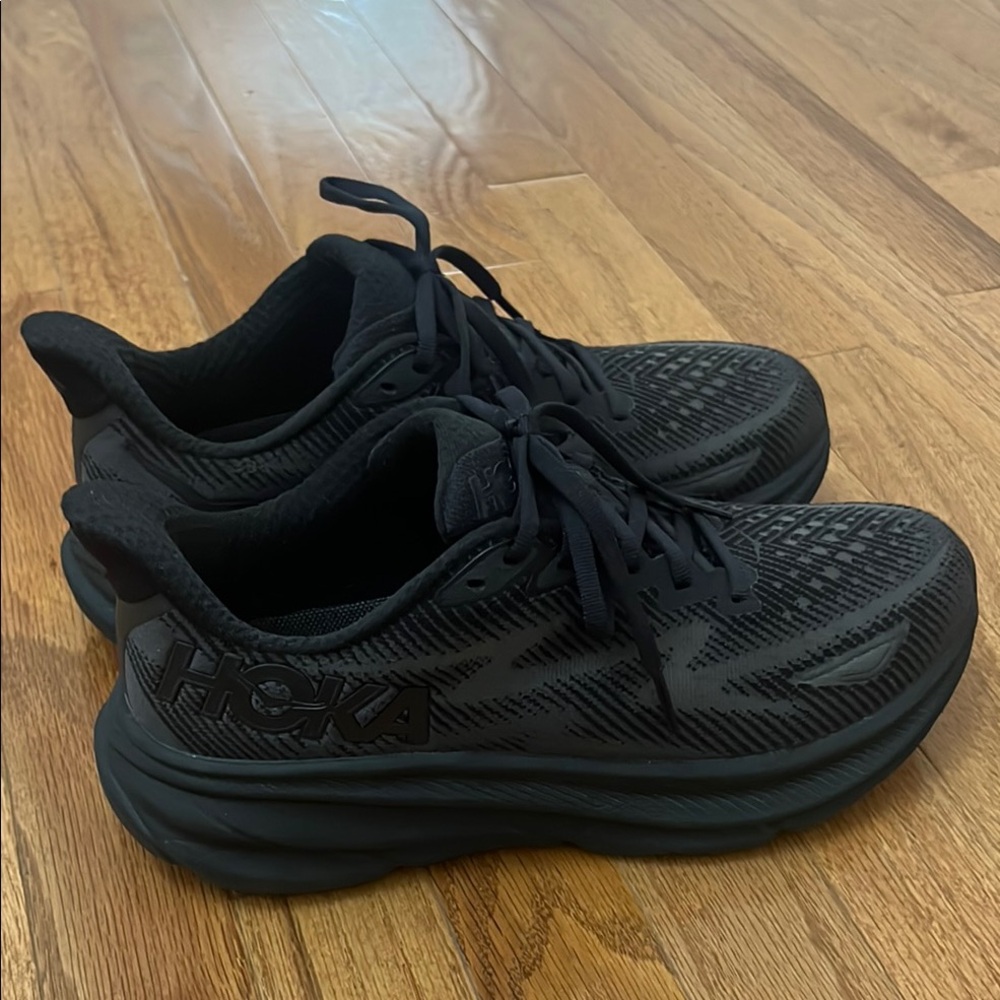 Hoka Clifton 9 Black Running Shoes. Women’s 8.5